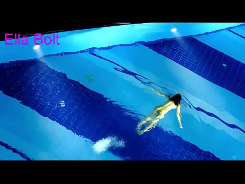❤️ මට නැරඹීම නැවැත්විය නොහැක, තරුණ රන්වන්තිය ELLA BOLT නිවාඩු නිකේතනයේ තටාකයේ නිරුවතින් පිහිනීමට හසු විය ️❌ ගුද අශ්ලීල අප වෙත  ❌